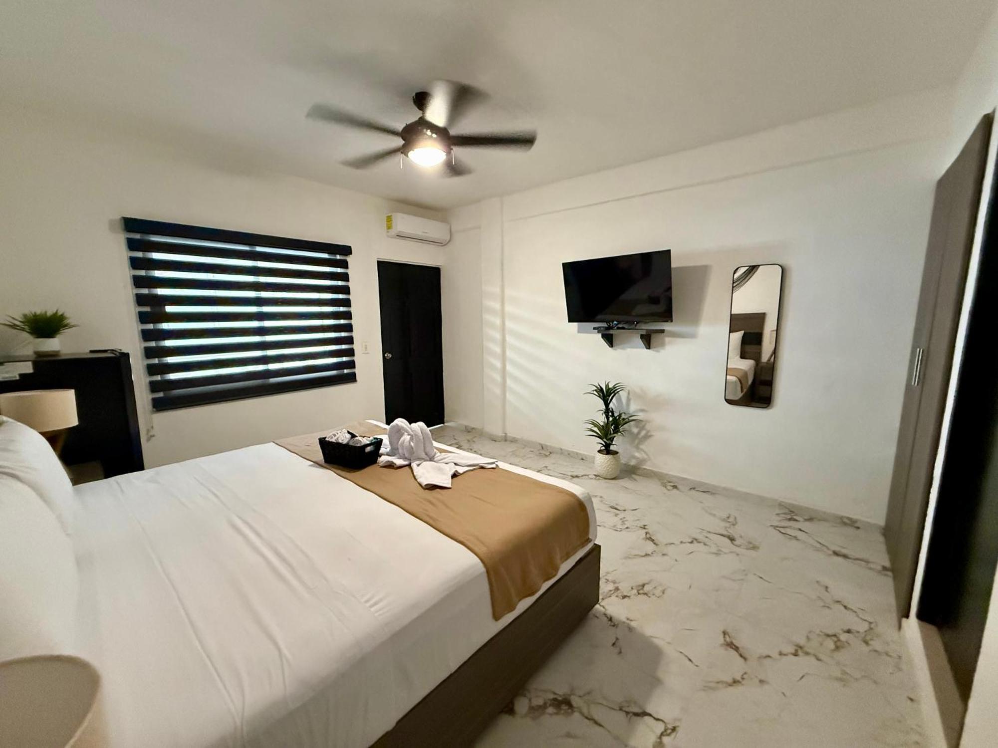 Отель Casa Tortuga 5Th Ave Плая-дель-Кармен Экстерьер фото
